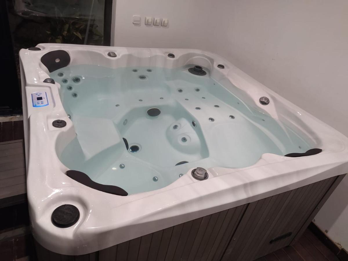 Casa Ceca De La Playa Y Barcelona, Con Piscina Climatizada Y Jacuzzi Villa Vallromanes Dış mekan fotoğraf