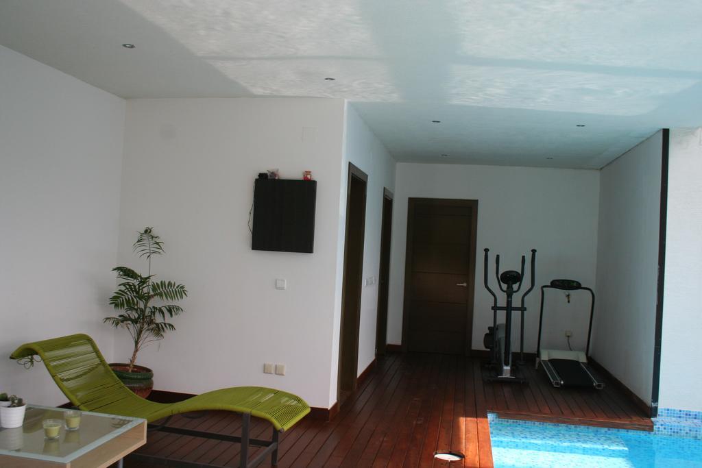 Casa Ceca De La Playa Y Barcelona, Con Piscina Climatizada Y Jacuzzi Villa Vallromanes Oda fotoğraf